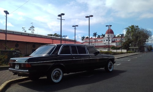 ADUANA-Santa-Teresita-Church-BARRIO-ARANJUEZ-CENTRAL-AMERICA-LIMO-LWB.jpg