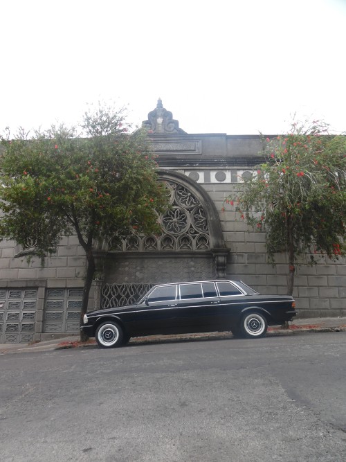 COSTA-RICA-LIMUSINA-frente-de-Iconica-Casa-Museo-En-Barrio-Amon-San-Jose.jpg