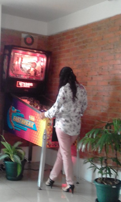 PRETTY-COSTA-RICAN-GIRL-PLAYING-NBA-FASTBREAK-PINBALL.jpg